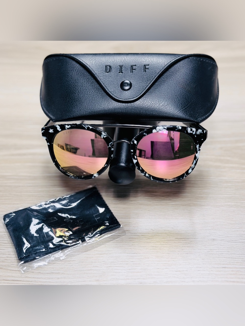 DIFF Eyewear Astro Polarized Sunglasses (Black & White/Pink Mirror)